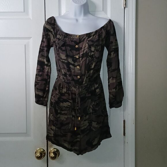 J for Justify camo off the shoulder short romper  Sz M GUC - Picture 1 of 8